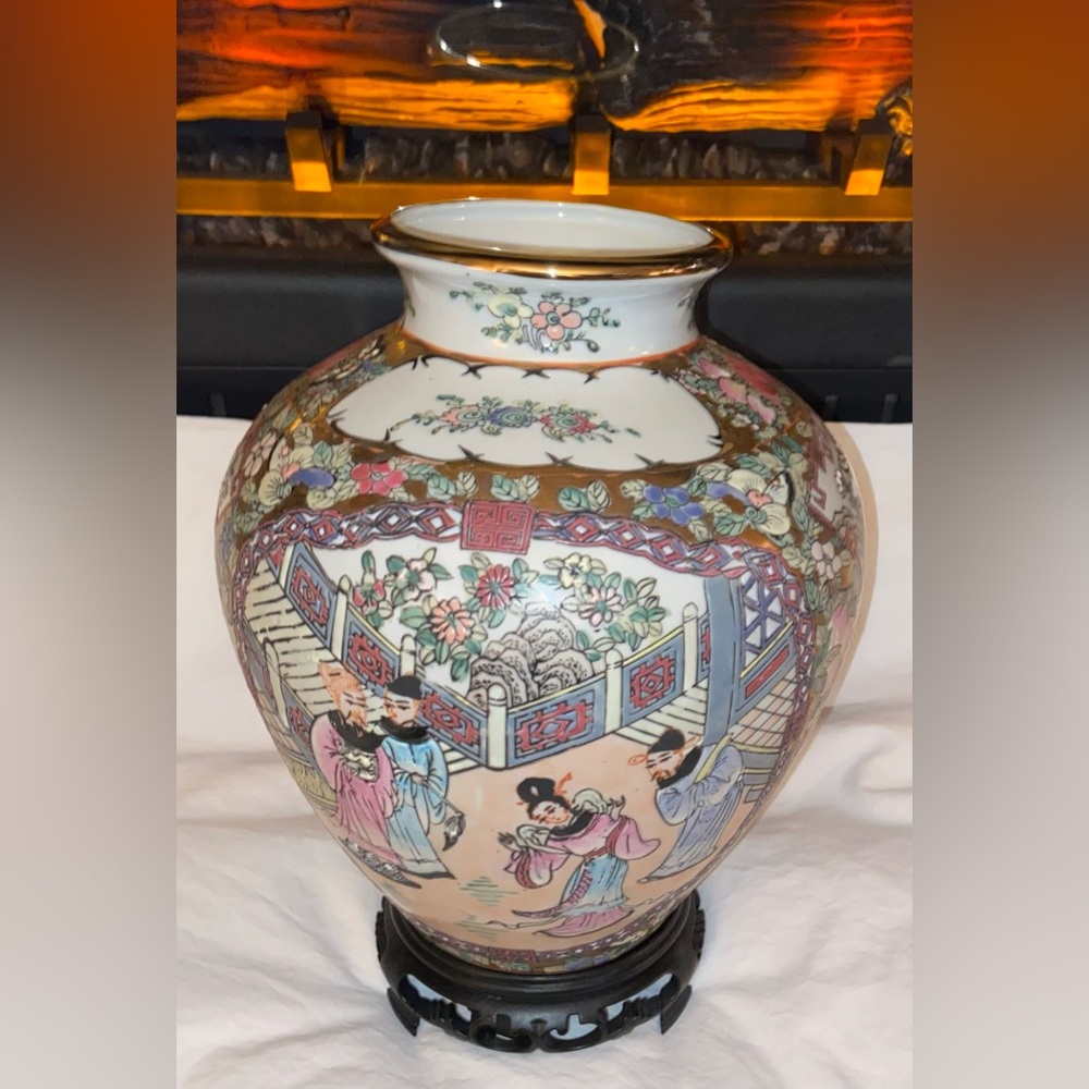 Famille Rose Vase-Gold Guilt, People’s Scenery, Hand Painted-Pastel Floral Pinks